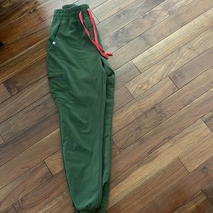 Excellent condition size small regular Zamora Figs